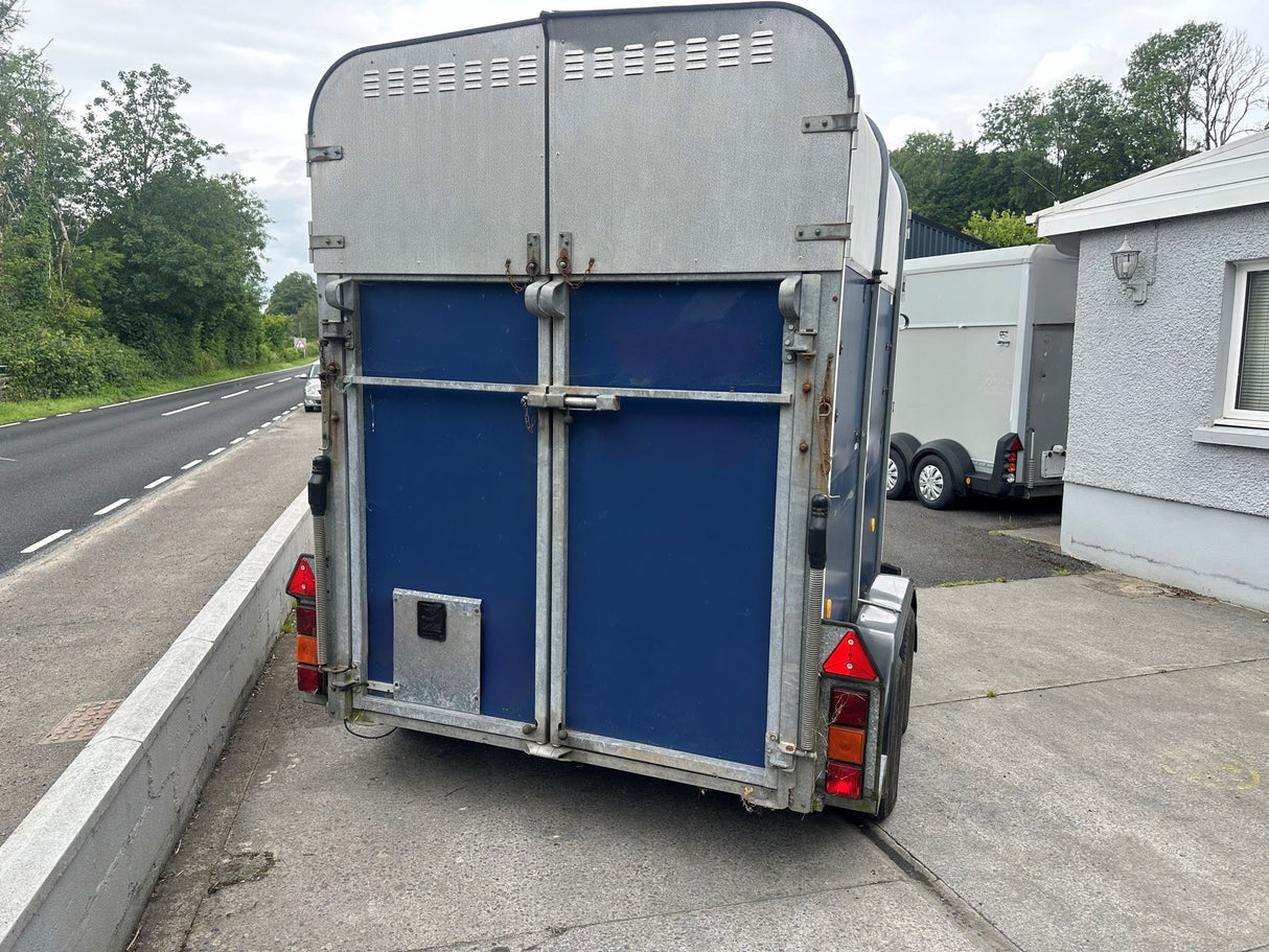 Blue Ifor Williams HB505 With Barn Door / Ramp